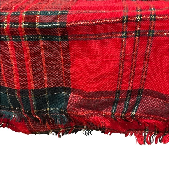Elegant Red and Black and green Plaid Tablecloth - Picture 2 of 9